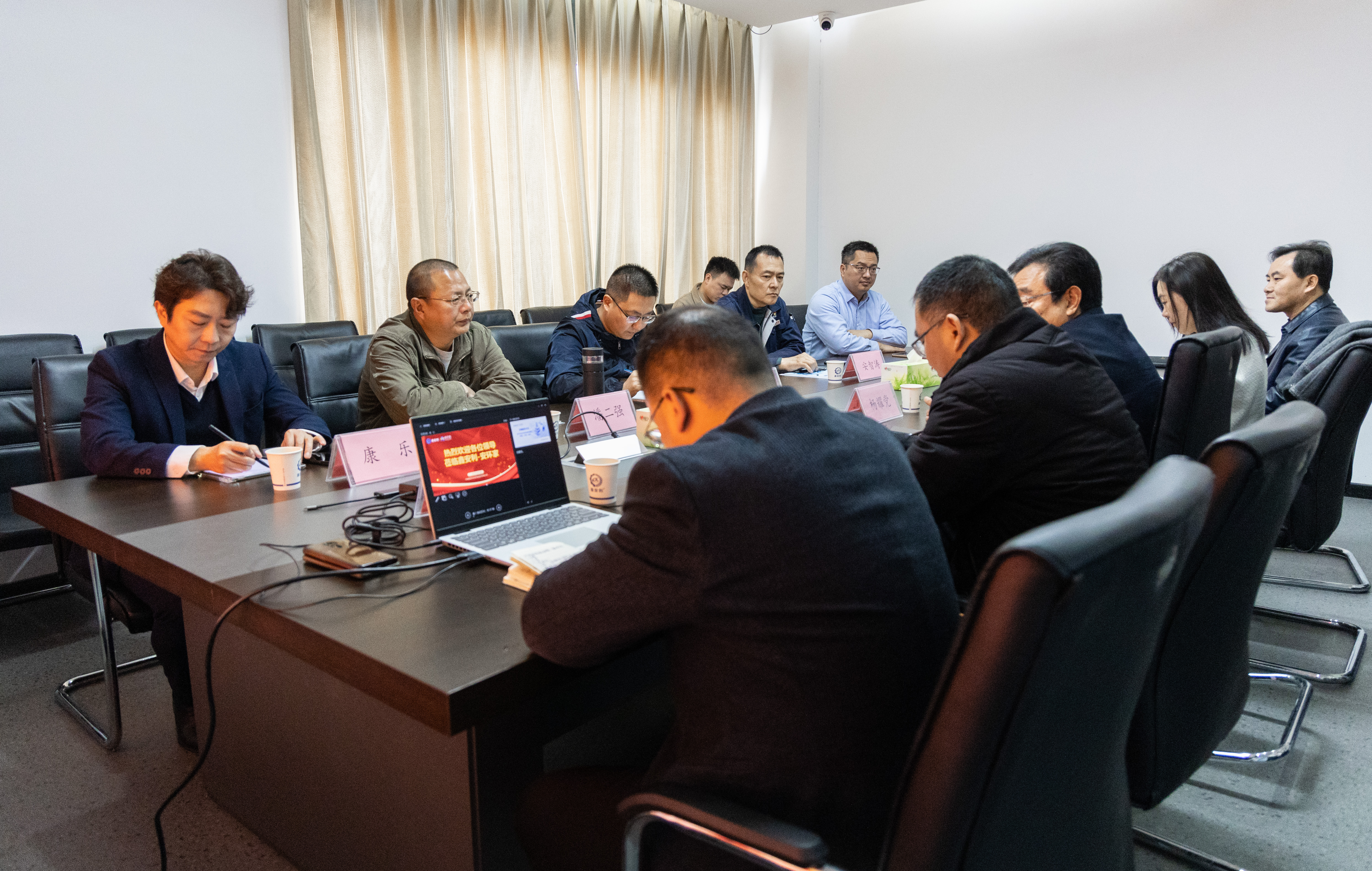 安鑫服務(wù)無憂企業(yè)客戶業(yè)務(wù)座談會(huì)成功舉辦，共探安全風(fēng)險(xiǎn)管理新路徑